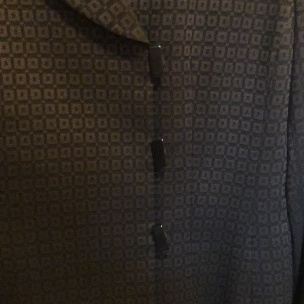Tahari by Arthur Levine petite skirt suit, size 8P - Picture 3 of 11
